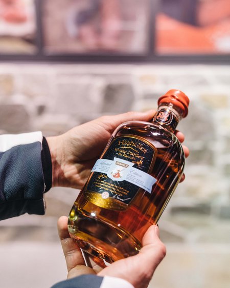 Zollfrei Einkaufen in Samnaun im Duty-Free-Paradies Zollfrei Einkaufen in Samnaun im Duty-Free-Paradies