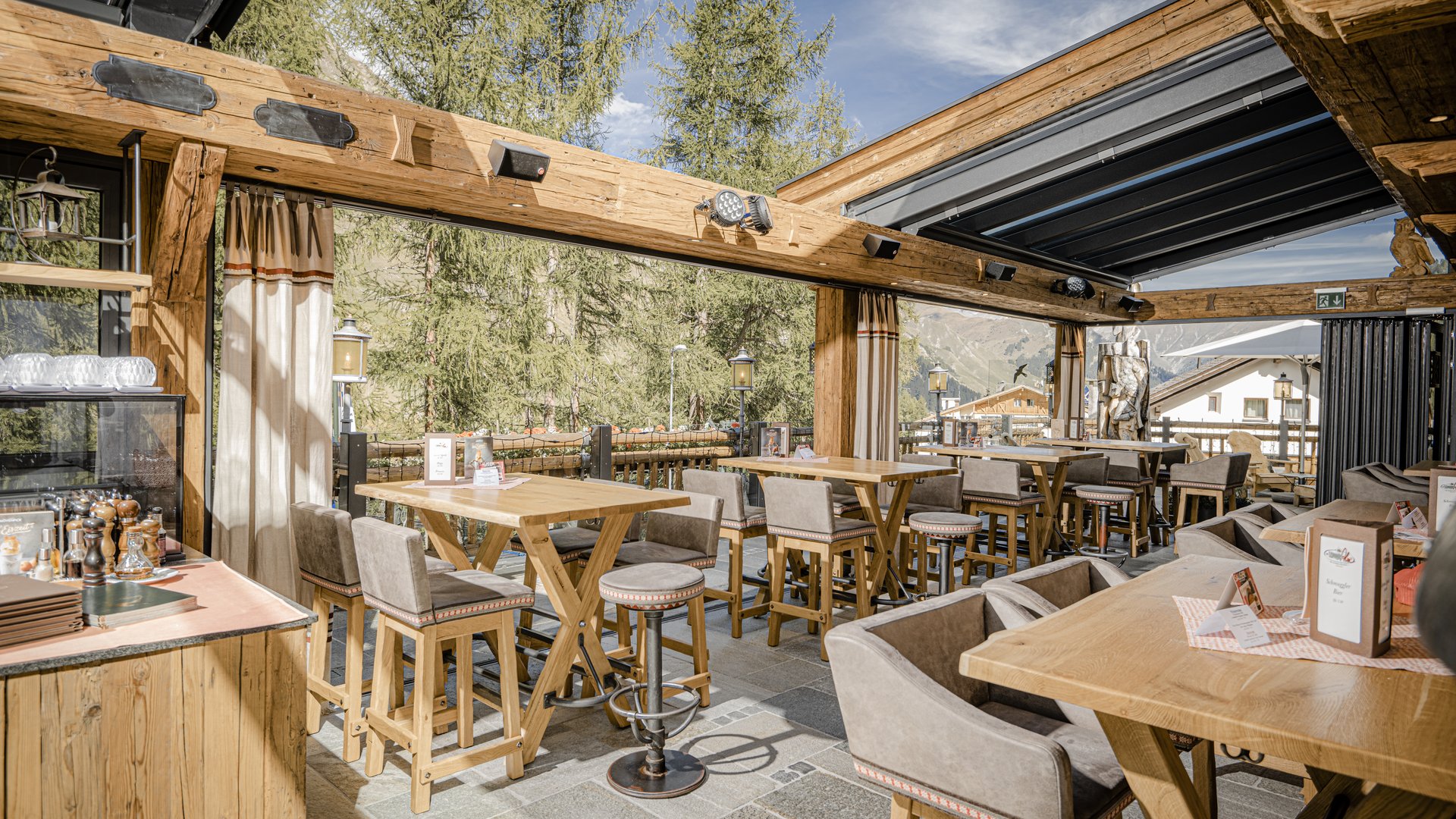 Schmuggler-Alm in Samnaun: Bar, Restaurant & mehr