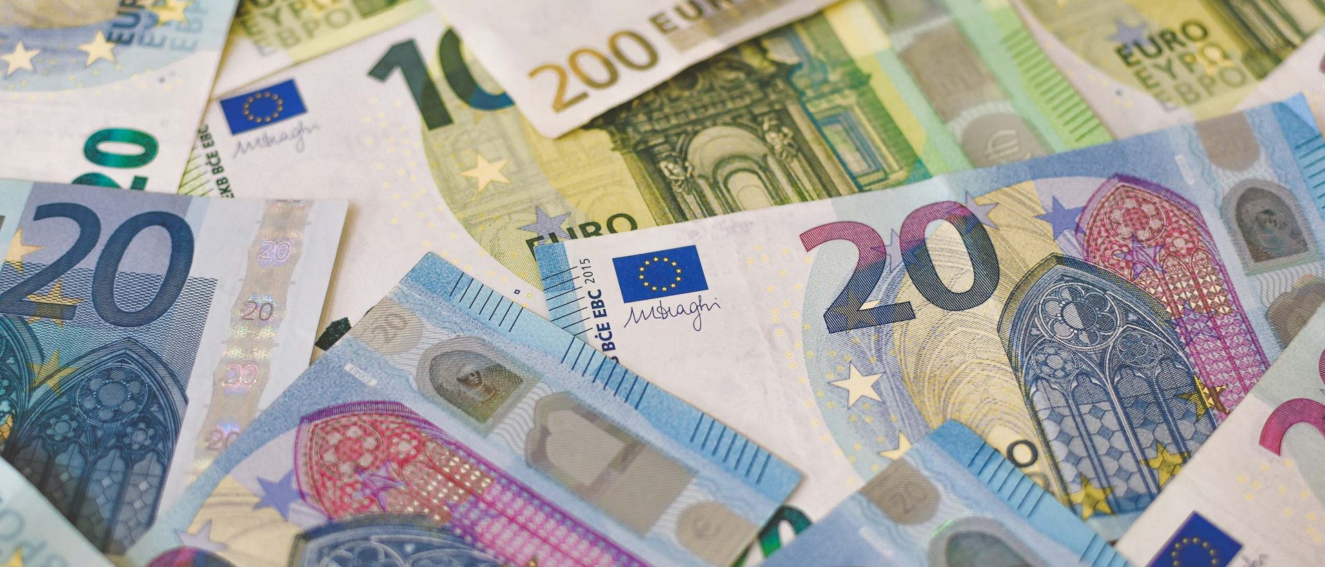 Shopping in Samnaun: welcome to Schmuggler-Alm! Shopping in Samnaun: welcome to Schmuggler-Alm!