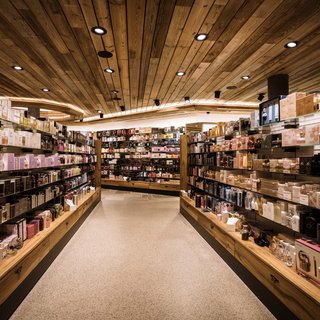 Shopping in Samnaun: welcome to Schmuggler-Alm! Shopping in Samnaun: welcome to Schmuggler-Alm!