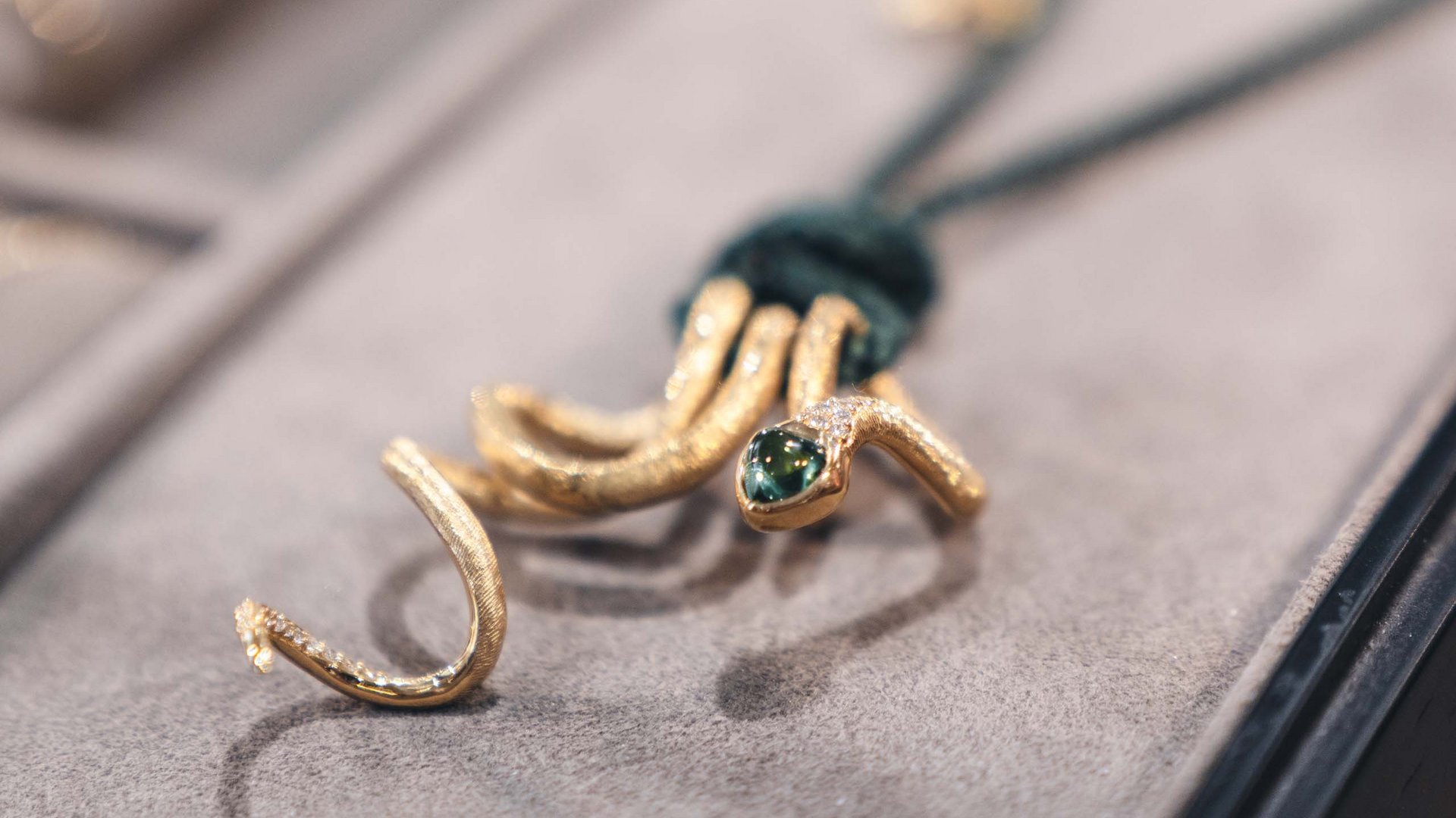 Zollfreie Uhren & Schmuck in Samnaun:Schmuggler-Alm Zollfreie Uhren & Schmuck in Samnaun:Schmuggler-Alm