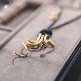 Shopping in Samnaun: welcome to Schmuggler-Alm! Shopping in Samnaun: welcome to Schmuggler-Alm!