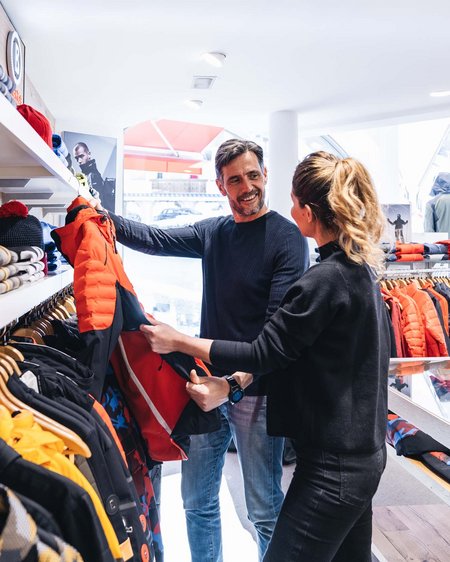 Zollfrei Einkaufen in Samnaun im Duty-Free-Paradies Zollfrei Einkaufen in Samnaun im Duty-Free-Paradies