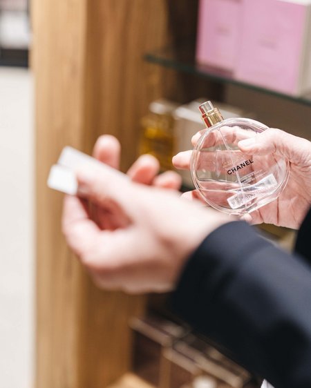 Zollfrei Einkaufen in Samnaun im Duty-Free-Paradies Zollfrei Einkaufen in Samnaun im Duty-Free-Paradies