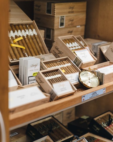 Zollfrei Einkaufen in Samnaun im Duty-Free-Paradies Zollfrei Einkaufen in Samnaun im Duty-Free-Paradies