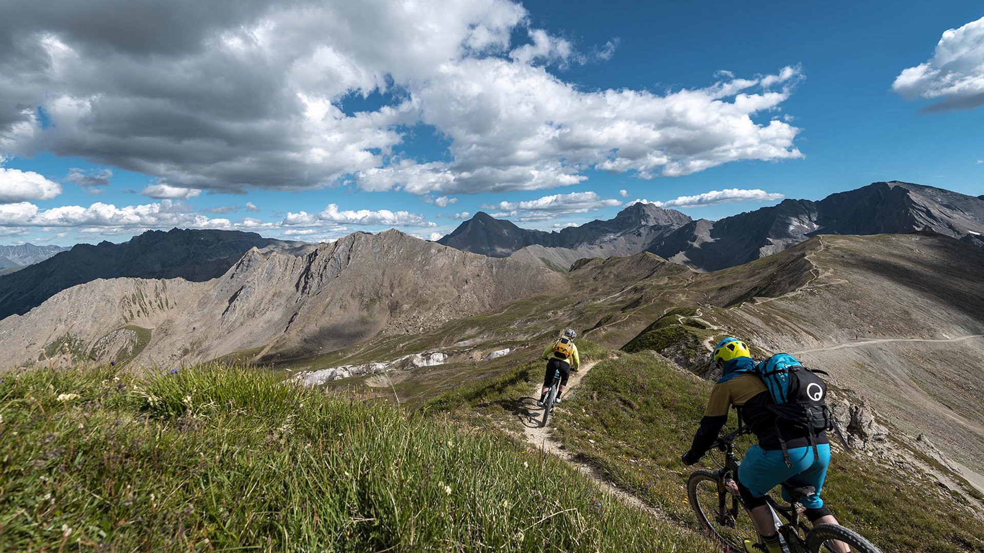Après-Bike? Schmuggler-Bar in Samnaun! Après-Bike? Schmuggler-Bar in Samnaun!