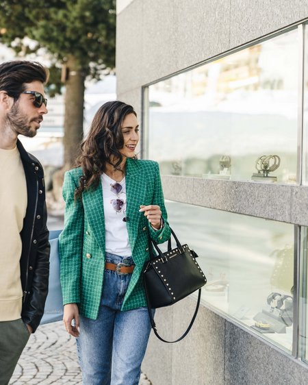 Shopping in Samnaun: welcome to Schmuggler-Alm! Shopping in Samnaun: welcome to Schmuggler-Alm!