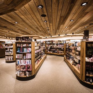 Shopping in Samnaun: welcome to Schmuggler-Alm! Shopping in Samnaun: welcome to Schmuggler-Alm!