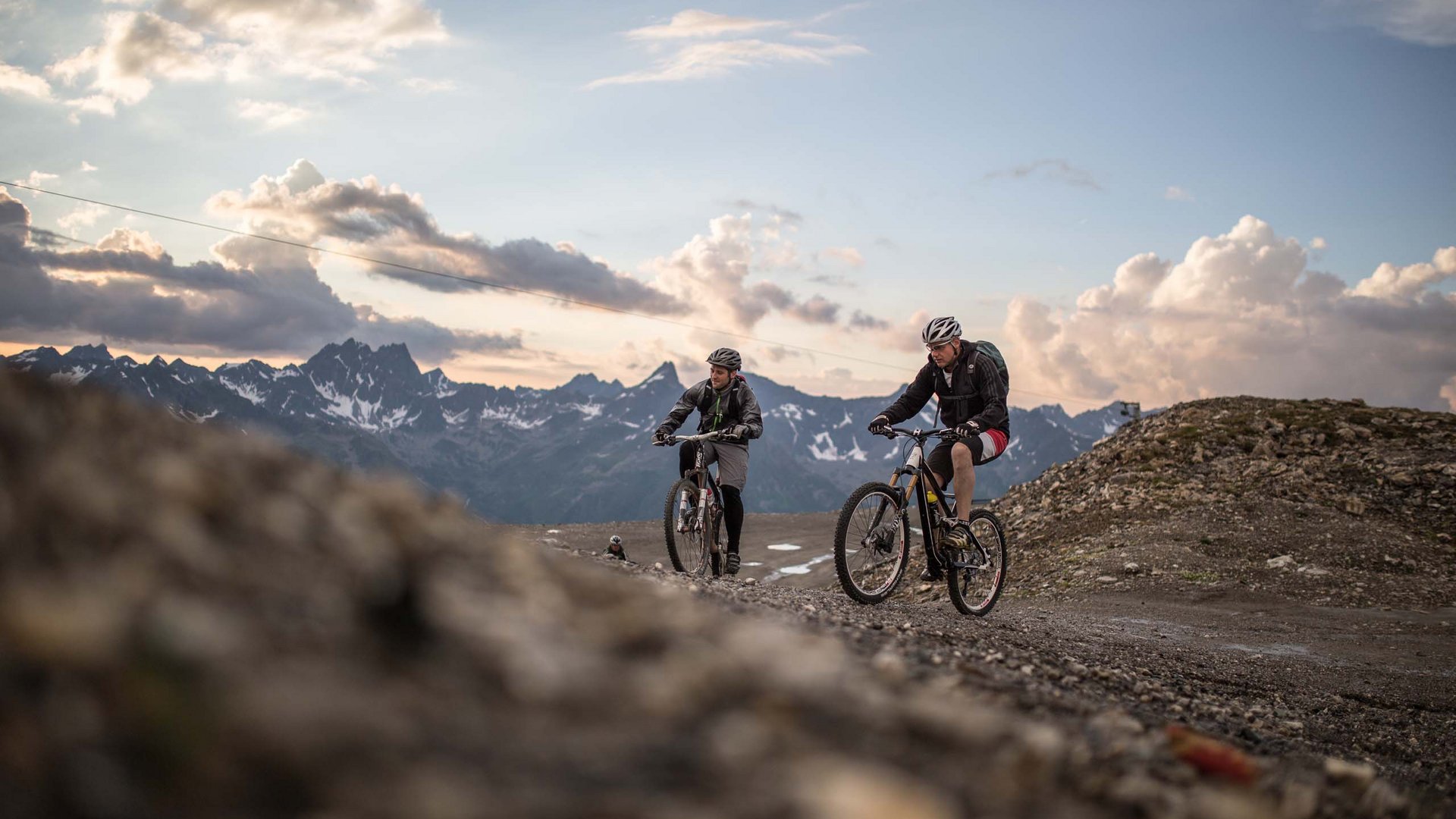 Après-Bike? Schmuggler-Bar in Samnaun! Après-Bike? Schmuggler-Bar in Samnaun!