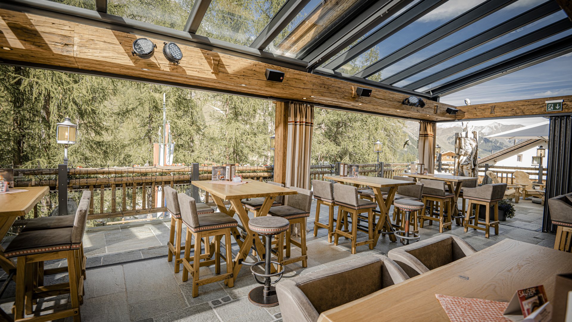 Schmuggler-Alm in Samnaun: Bar, Restaurant & mehr Schmuggler-Alm in Samnaun: Bar, Restaurant & mehr